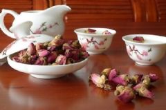 玫瑰花茶有哪些養(yǎng)生功效？和玫瑰花茶有什么禁忌？[圖]