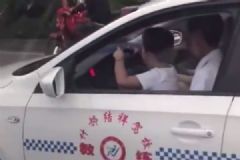 抱著孩子開車被停職，帶孩子開車要注意哪些安全事項？[多圖]