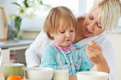 夏季給孩子吃什么蔬菜好？夏季孩子不宜吃哪些食物？[圖]