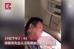 的哥開車時走一下停一下，旁邊乘客聽見其發(fā)出鼾聲[多圖]