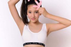 14歲女孩乳房發(fā)育了嗎？正常14歲女生胸部有多大？[多圖]