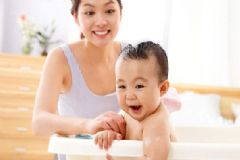 不同年齡寶寶怎樣調(diào)理便秘問題？寶寶為什么喜歡歪著頭？[圖]