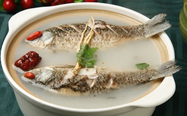 鯽魚湯有什么功效？鯽魚湯的功效與作用(1)