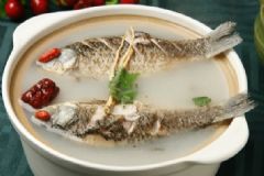 鯽魚湯有什么功效？鯽魚湯的功效與作用[圖]