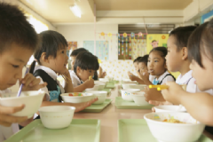 幼兒各年齡段有哪些飲食禁忌？幼兒常吃哪些食物對(duì)身體好？[圖]