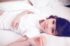 女性乳房長毛怎么回事？女性胸部的毛能拔嗎？[多圖]