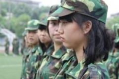 新生軍訓(xùn)場邊美容 軍訓(xùn)怎么護(hù)膚？[圖]