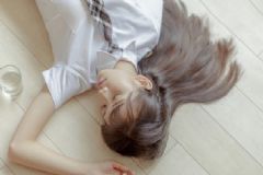 17歲女生生理期肚子痛怎么辦？17歲生理期痛經(jīng)怎么辦？[多圖]