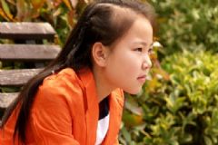 10歲女孩胸部發(fā)育正常嗎？10歲女孩胸部發(fā)育了影響長高嗎？[多圖]