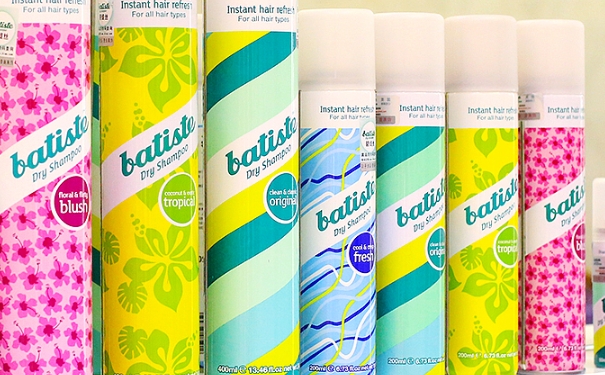 碧緹絲免水洗發(fā)噴霧怎么用？batiste干發(fā)噴霧使用方法(1)