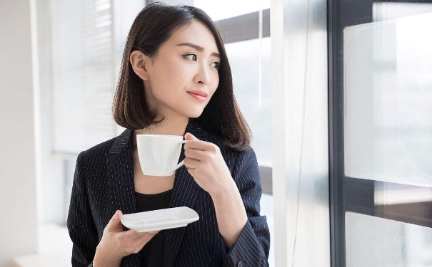 白領(lǐng)女性常喝咖啡有什么危害？女白領(lǐng)常喝咖啡的危害有哪些？(1)