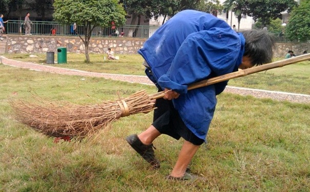 老年人駝背怎么恢復(fù)？老年人貧血如何防治最好？(1)