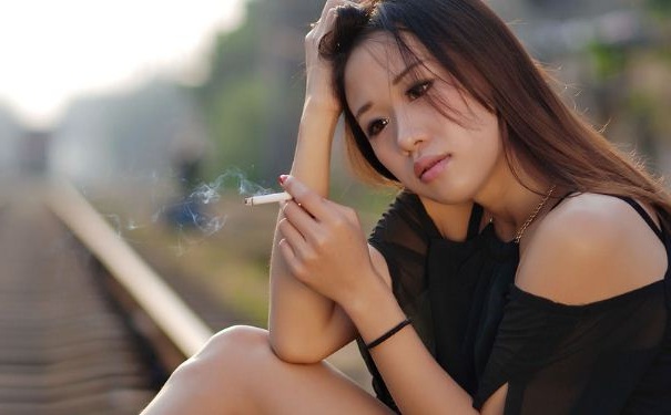 女性吸煙對身體有哪些傷害？女性吸煙有哪些常見原因？(1)