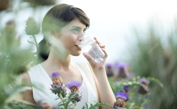 早晨不能喝哪些飲品？早晨喝水對(duì)人體有哪些好處？(1)