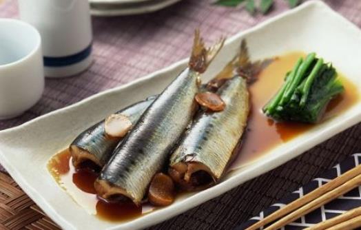 吃青魚(yú)有什么好處 ？吃青魚(yú)要注意什么 ?