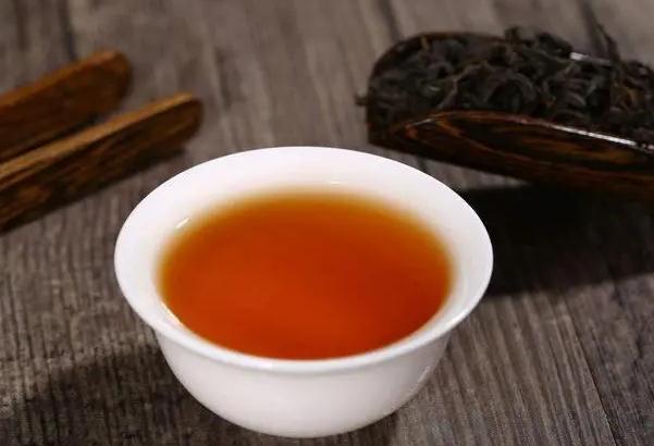 泡紅茶注意事項(xiàng)有哪些？女人喝紅茶的功效有哪些？