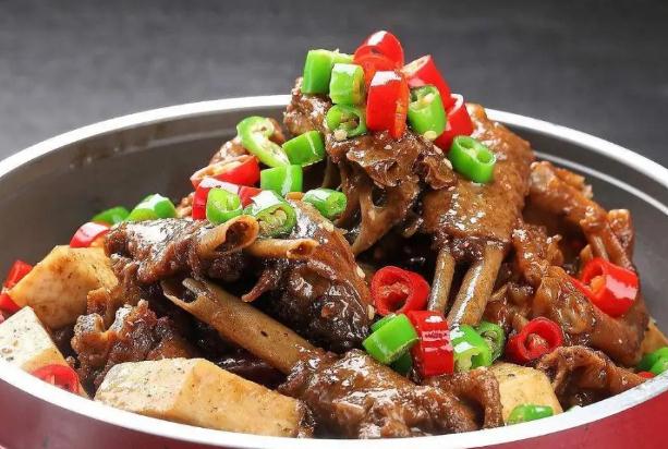 鵝肉的營(yíng)養(yǎng)價(jià)值有哪些？鵝肉的功效與作用有哪些？