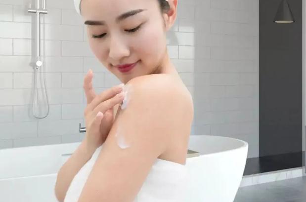 身體乳的好處有哪些？為什么涂身體乳會(huì)長毛？