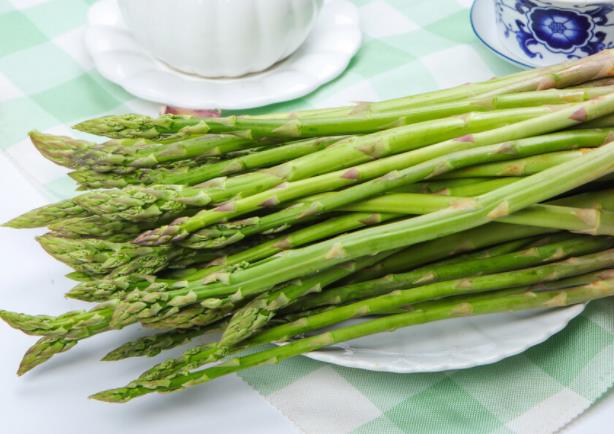 蘆筍白毛還能吃嗎 發(fā)霉變質(zhì)細菌增生,影響健康