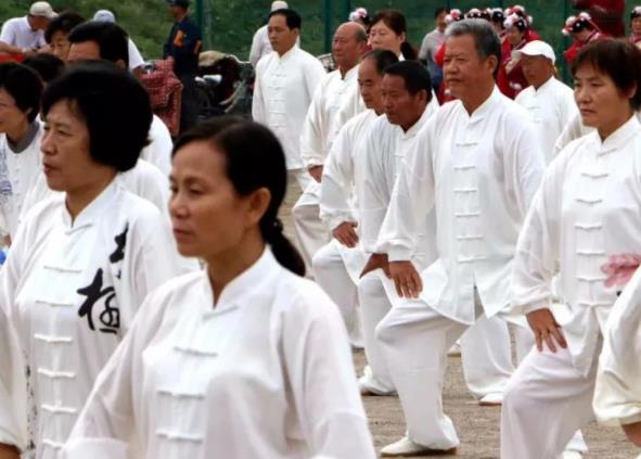 八段錦練多久可以見(jiàn)效 做八段錦時(shí)不停流汗怎么回事